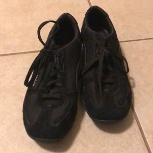Sketchers black sneakers